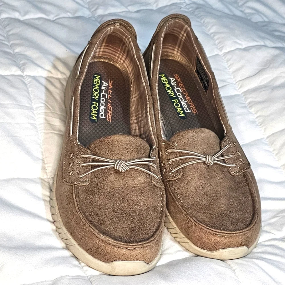 Women's Skechers Wave Lite Memory Foam Beige Loafer Shoes SIZE 8.5 - Picture 1 of 5
